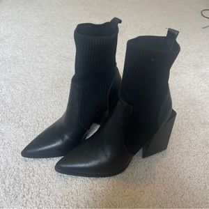 BLACK STEVE MADDEN POINTED TOE HEELED BOOTIES